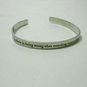 Silver Tone bracelet bangle motiv messages I believe in being strong when every